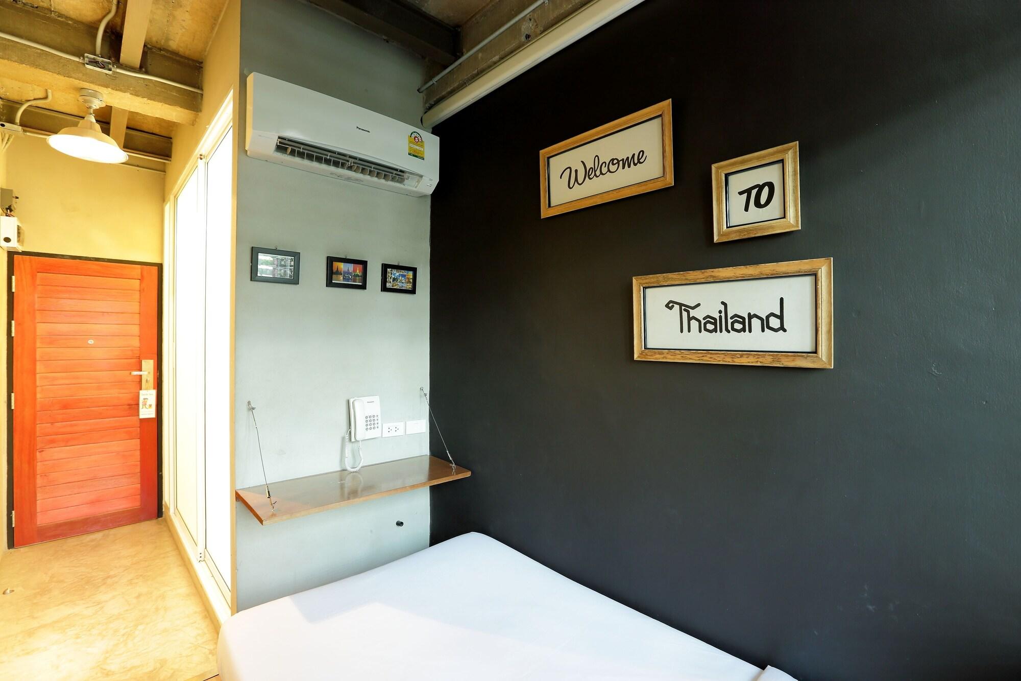 Smile Inn Bangkok Bagian luar foto