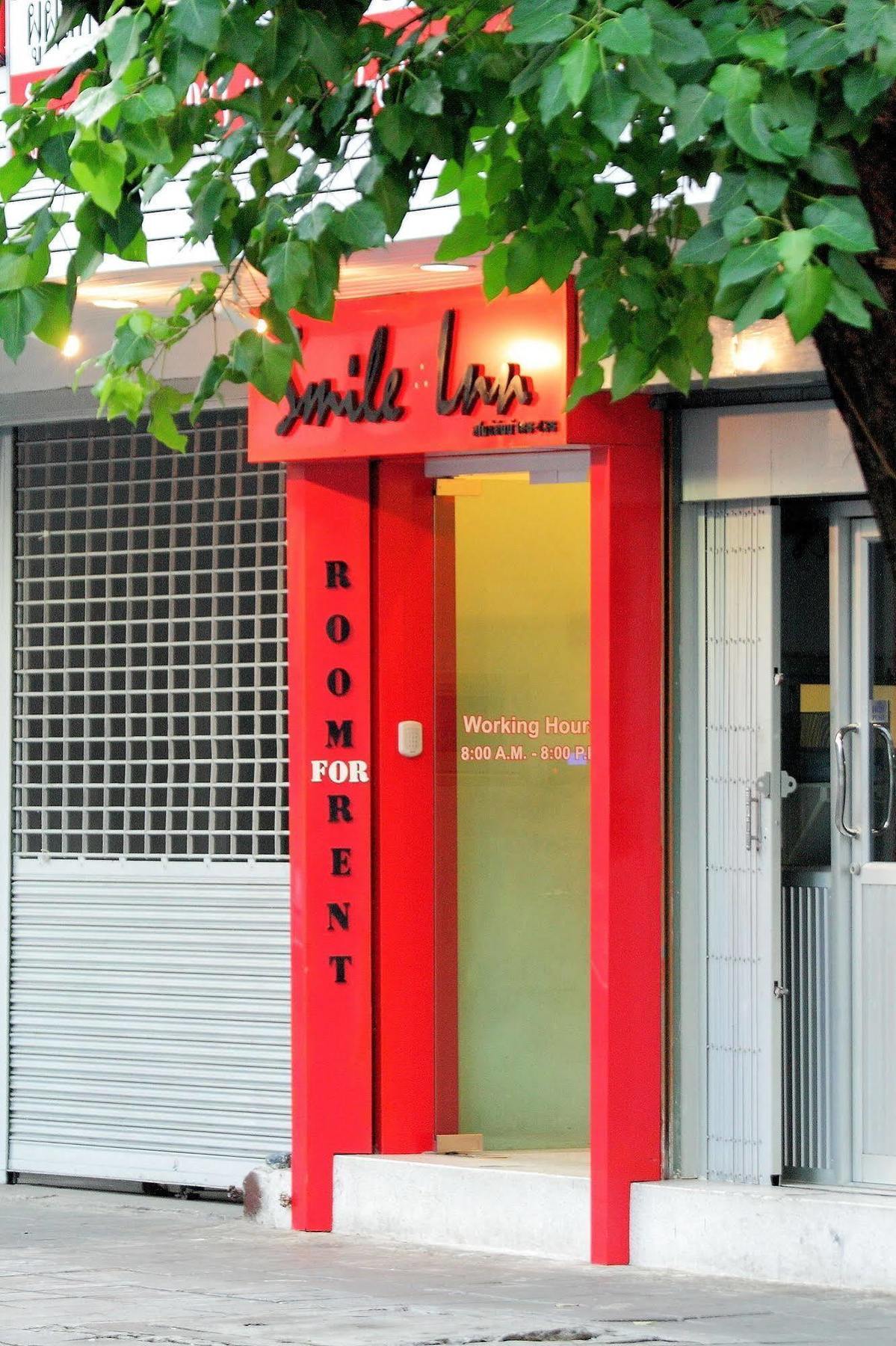 Smile Inn Bangkok Bagian luar foto