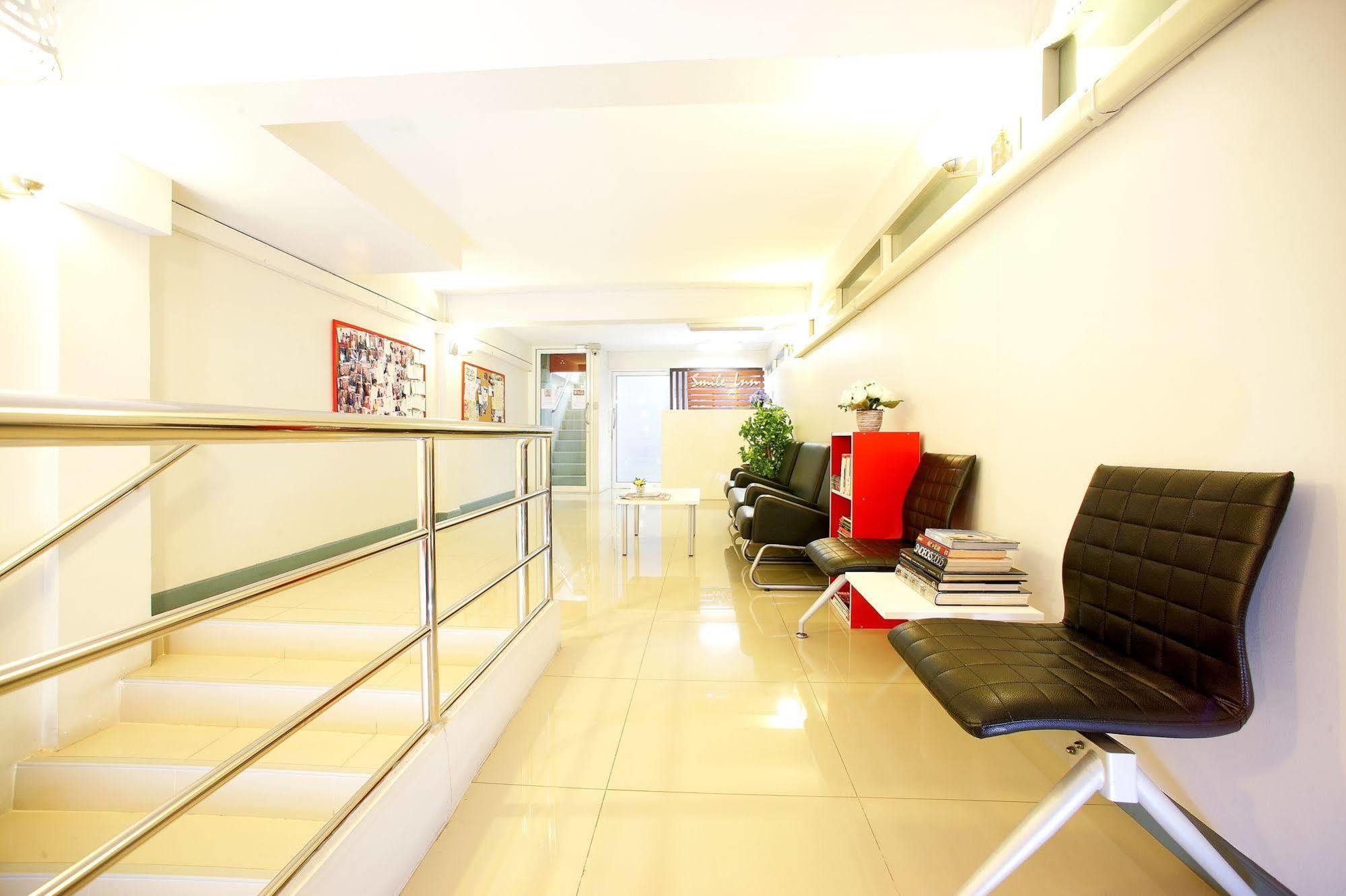 Smile Inn Bangkok Bagian luar foto